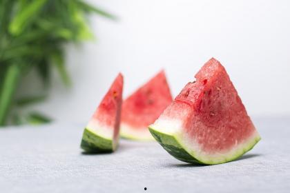 梦见买小白瓜吃,揭秘买小白瓜吃的神秘寓意