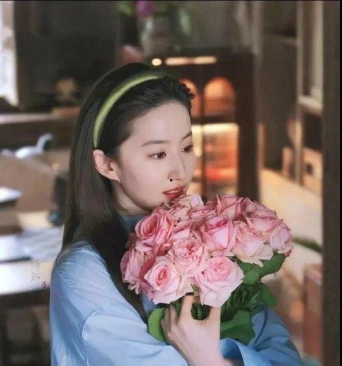 刘亦菲吃瓜吃红豆图片,吃瓜吃红豆，尽显女神魅力