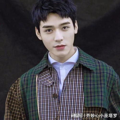 龚俊吃瓜表情,表情包界的“新宠”