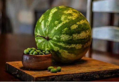 夏天吃瓜冰凉凉,吃瓜冰凉，清凉一夏